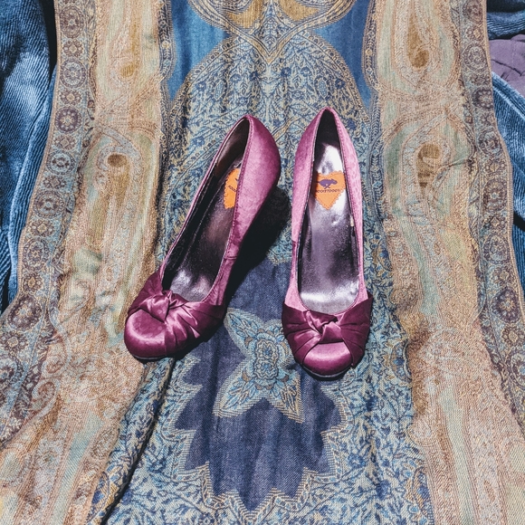 💜💖Satin sheen💖💜 flirty heels! - Picture 4 of 7